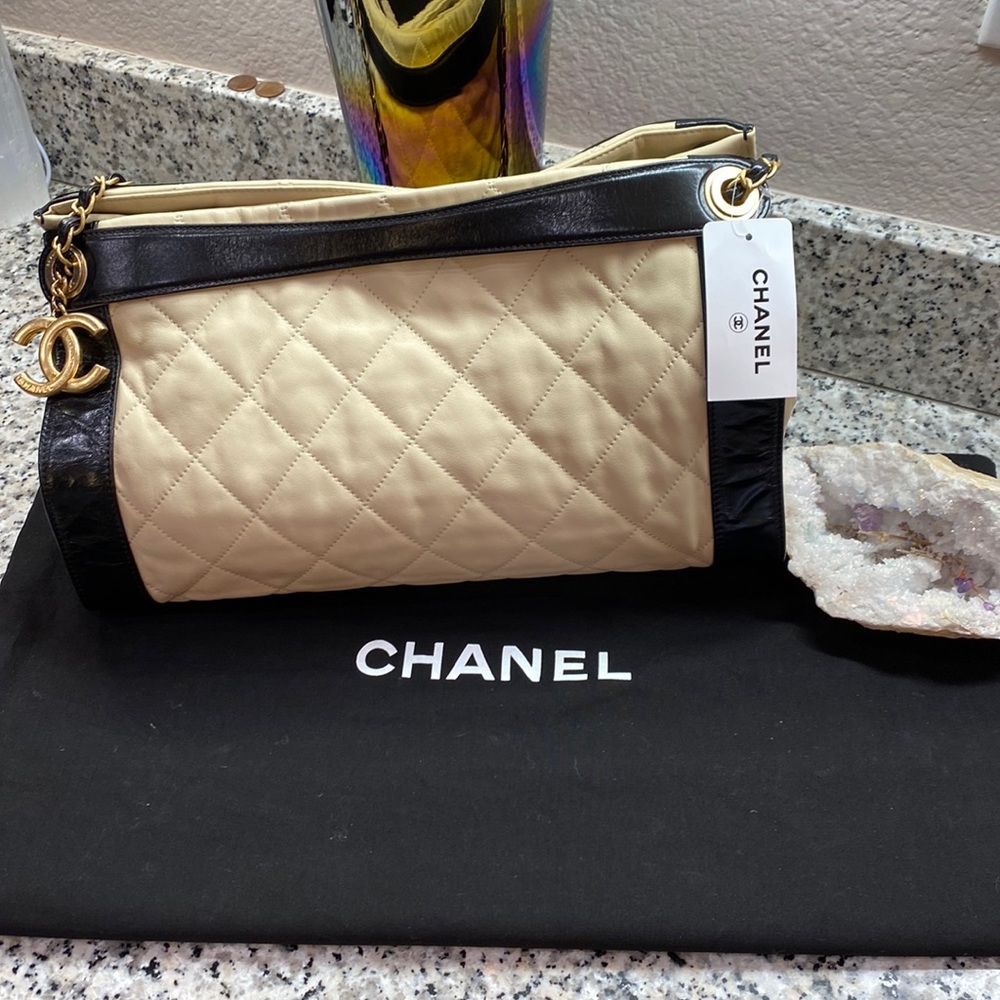 ❌SOLD❌ Auth. Chanel NWT Black & Beige CC Shoulder Bag - Picture 1 of 16